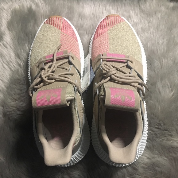 New Adidas Sneakers (marked as 8.5 fitted in 9) - Picture 4 of 8